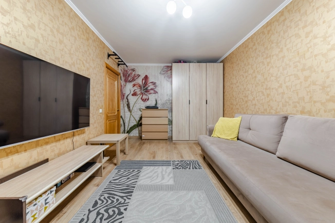 Купить двухкомнатную квартиру у метро Гражданский проспект в Санкт-Петербурге. Вариант № 5489015, 3, площадь -  квм, цена 9900000 рублей