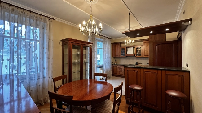 Купить квартиру в Москве. Вариант № 10619257, 16, площадь -  квм, цена 110000000 рублей