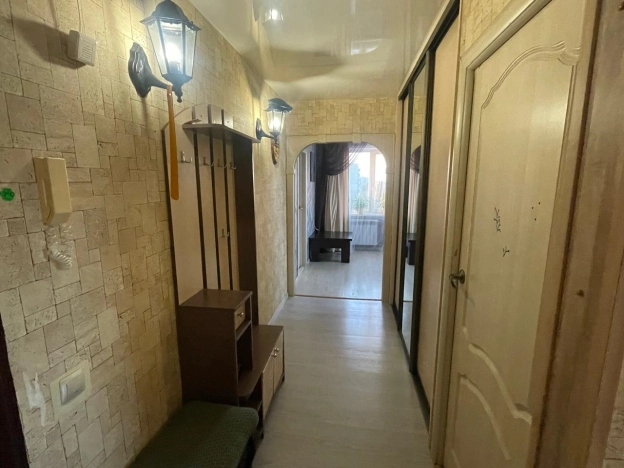 Купить трехкомнатную квартиру на улице Жилмассив в Новосибирской области. Вариант № 9739552, 7, площадь -  квм, цена 8500000 рублей