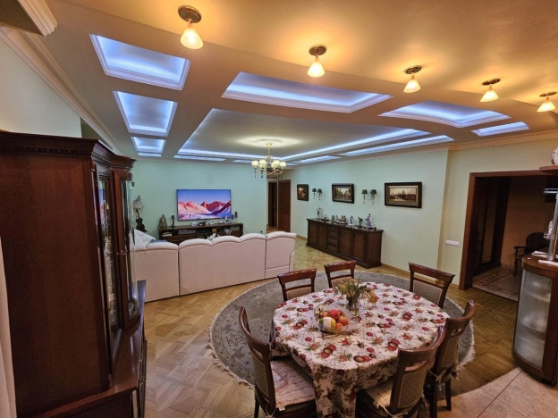 Купить квартиру в районе Отрадное в Москве. Вариант № 25664, 0, площадь - квм, цена 51000000.0000 рублей