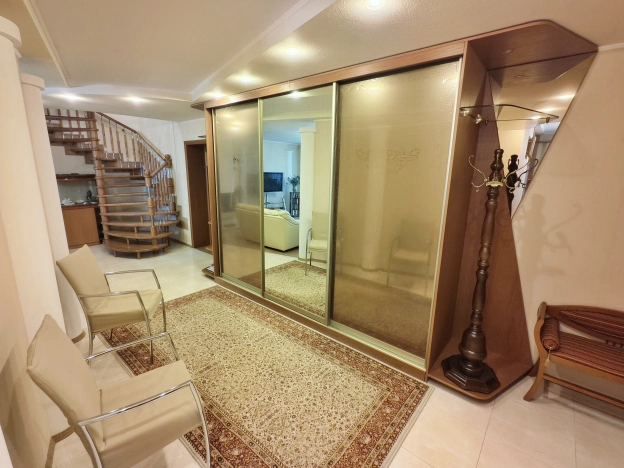 Купить четырехкомнатную квартиру в Йошкар-Оле. Вариант № 6620961, 30, площадь -  квм, цена 20000000 рублей