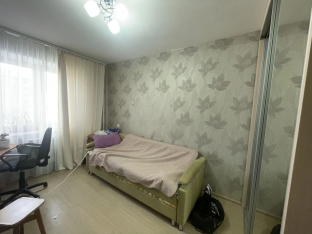 Купить двухкомнатную квартиру на вторичке в Микрорайоне 4-й, Тобольск в Тобольске. Вариант № 10180, 6, площадь -  квм, цена 5400000 рублей