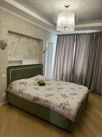 Купить двухкомнатную квартиру в Ростовской области. Вариант № 6154108, 8, площадь -  квм, цена 13700000 рублей