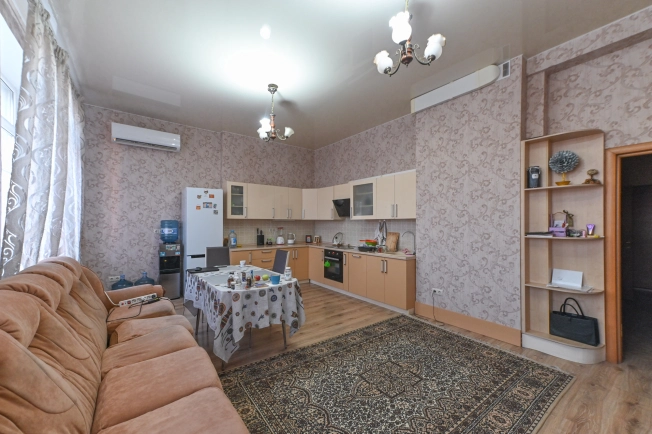 Купить трехкомнатную квартиру в Ростовской области. Вариант № 2897338, 0, площадь -  квм, цена 18400000 рублей