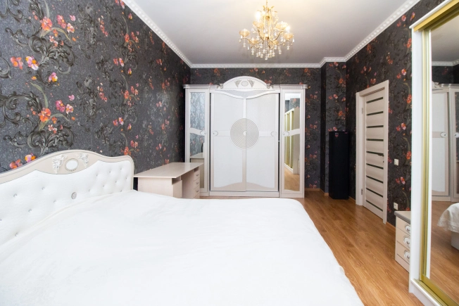 Купить трехкомнатную квартиру у метро Коммунарка в Москве. Вариант № 9820246, 4, площадь -  квм, цена 20000000 рублей