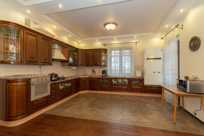 Купить дом на улице Сакко и Ванцетти в Владимире. Вариант № 17107, 16, площадь -  квм, цена 58000000 рублей