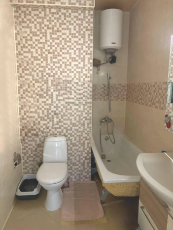 Купить трехкомнатную квартиру в Ростовской области. Вариант № 8427796, 12, площадь -  квм, цена 9450000 рублей