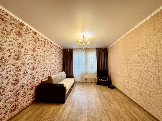 Купить трехкомнатную квартиру в Старом Осколе. Вариант № 8822801, 9, площадь -  квм, цена 6350000 рублей