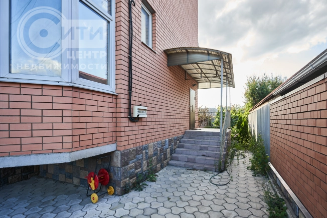 Купить трехкомнатную квартиру в Воронеже. Вариант № 1392545, 28, площадь -  квм, цена 15899000 рублей