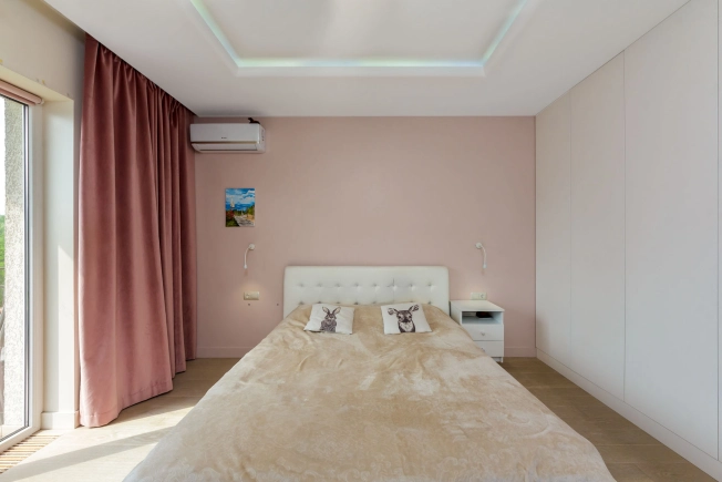 Купить двухкомнатную квартиру в районе Ленинградский в Калининградской области. Вариант № 51306, 8, площадь -  квм, цена 10390000 рублей