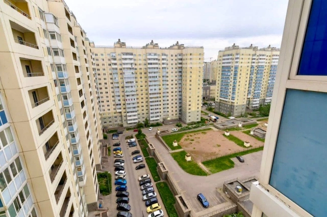 Купить трехкомнатную квартиру на улице Малоохтинский проспект в Санкт-Петербурге. Вариант № 6965550, 26, площадь -  квм, цена 14400000 рублей