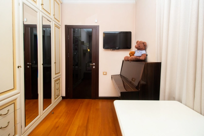 Купить квартиру в Москве. Вариант № 9830837, 10, площадь - квм, цена 65000000 рублей