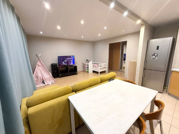 Купить трехкомнатную квартиру в Микрорайоне 2-й, Северо-Западный жилой район в Ижевске. Вариант № 5564022, 4, площадь -  квм, цена 6700000 рублей