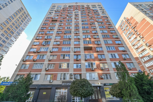 Купить двухкомнатную квартиру в районе Кировский в Ростове-на-Дону. Вариант № 3831158, 19, площадь -  квм, цена 11300000 рублей