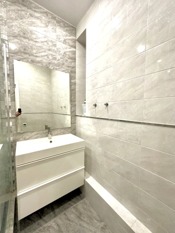 Купить однокомнатную квартиру в Микрорайоне Черёмушки, Центральный внутригородской округ в Краснодаре. Вариант № 7810, 13, площадь -  квм, цена 6800000 рублей