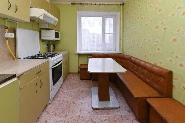 Купить трехкомнатную квартиру в Ростовской области. Вариант № 9590804, 0, площадь -  квм, цена 6200000 рублей