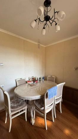 Купить трехкомнатную квартиру в Микрорайоне 8-й, Элиста в Элисте. Вариант № 2887815, 10, площадь -  квм, цена 5350000 рублей