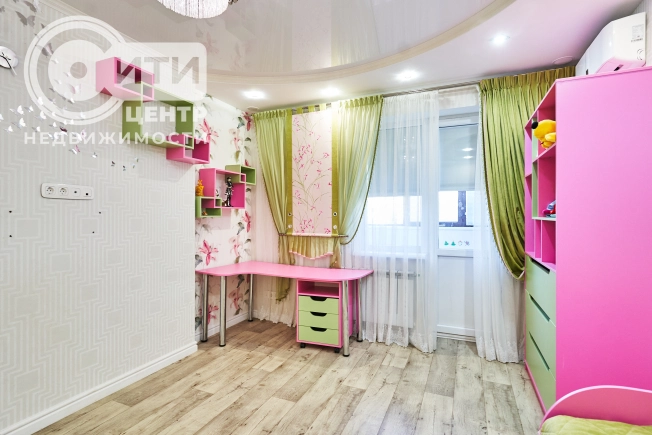 Купить четырехкомнатную квартиру в Воронеже. Вариант № 276585, 25, площадь - квм, цена 20250000 рублей