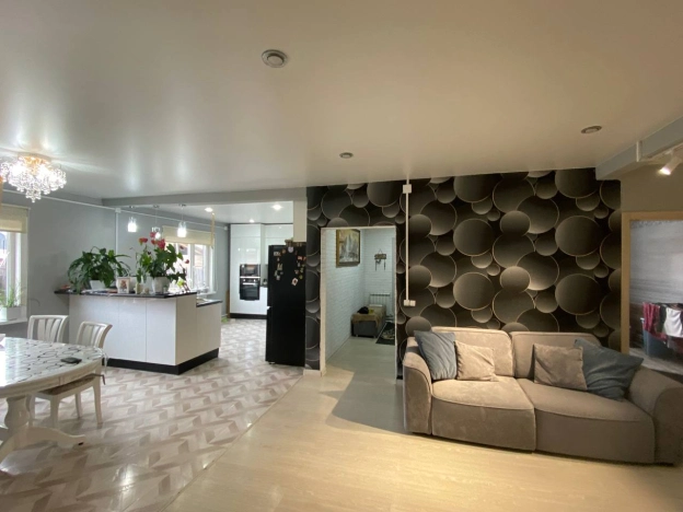 Купить дом на улице Белокаменная в Улан-Удэ. Вариант № 30993, 7, площадь -  квм, цена 9800000 рублей