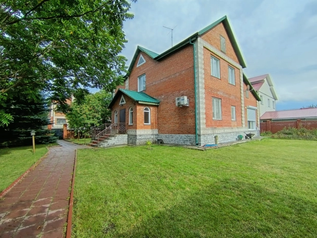 Купить дом на улице Луговская в Бердске. Вариант № 2150000, 6, площадь -  квм, цена 20000000 рублей