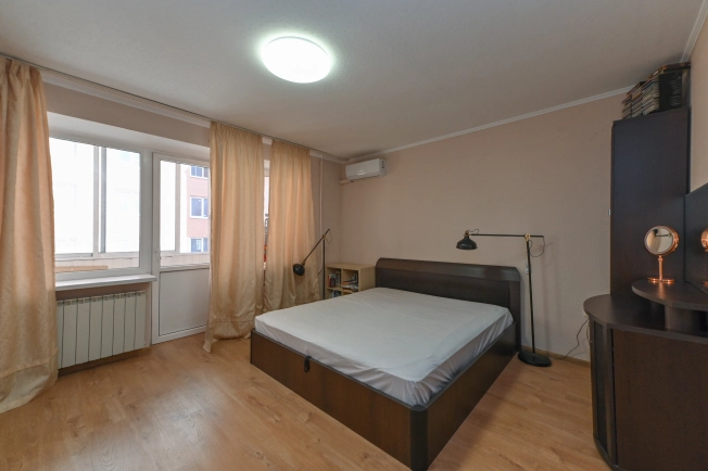 Купить трехкомнатную квартиру в Ростовской области. Вариант № 3414508, 5, площадь -  квм, цена 12950000 рублей