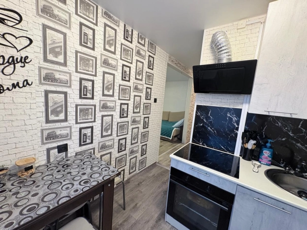 Купить двухкомнатную квартиру в Приморском крае. Вариант № 3804779, 6, площадь -  квм, цена 2700000 рублей