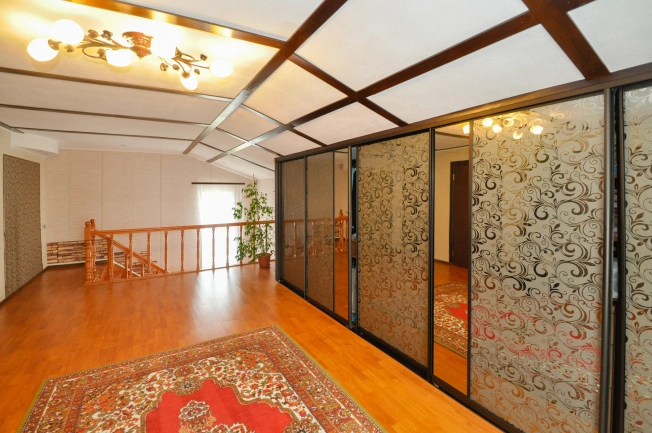 Купить дом в районе Калининский в Новосибирске. Вариант № 43514, 24, площадь -  квм, цена 11500000 рублей