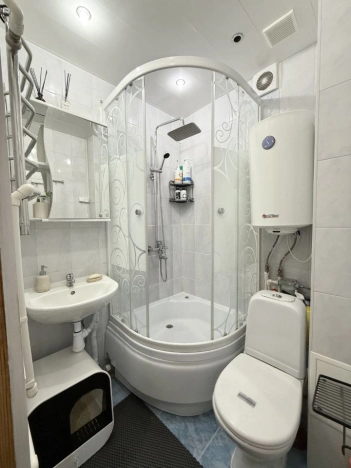 Купить трехкомнатную квартиру в Омске. Вариант № 1998076, 12, площадь -  квм, цена 5580000 рублей