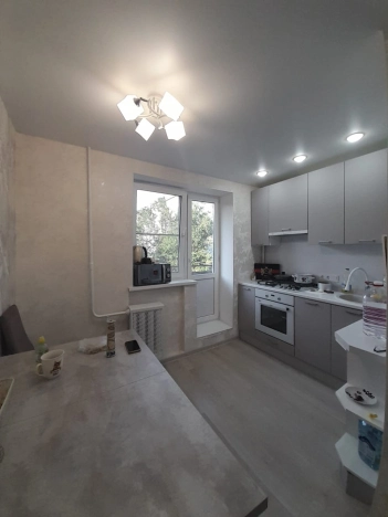 Купить трехкомнатную квартиру на вторичке в Микрорайоне 8-й, Элиста в Элисте. Вариант № 38712, 24, площадь -  квм, цена 6200000 рублей