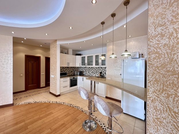 . Вариант № 29562, 0, площадь - 98.3 квм, цена 37999999 рублей