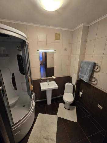 Купить квартиру в районе Заводский в Кемерове. Вариант № 2521980, 8, площадь -  квм, цена 5590000 рублей