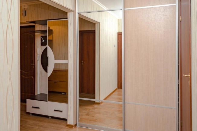 Купить двухкомнатную квартиру на вторичке на улице Гребенщикова в Новосибирске. Вариант № 8031942, 17, площадь -  квм, цена 6000000 рублей