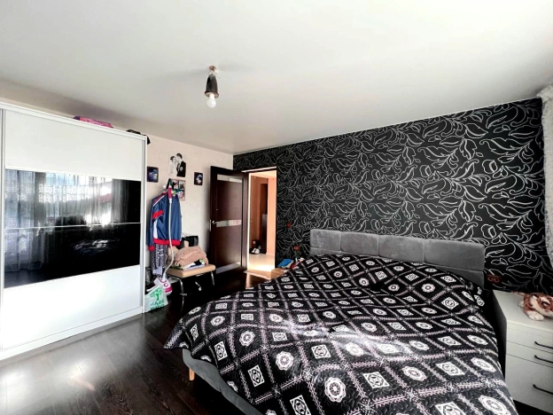 Купить трехкомнатную квартиру на улице Школьная в Калининградской области. Вариант № 2858922, 3, площадь -  квм, цена 4000000 рублей