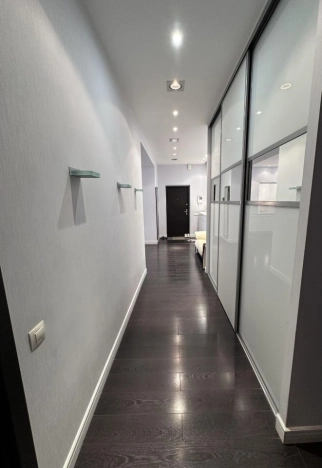 Купить трехкомнатную квартиру в Ростовской области. Вариант № 8428443, 10, площадь -  квм, цена 23000000 рублей