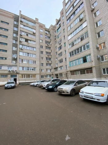 Купить трехкомнатную квартиру на вторичке в Микрорайоне 8-й, Элиста в Элисте. Вариант № 19900, 1, площадь -  квм, цена 4900000 рублей