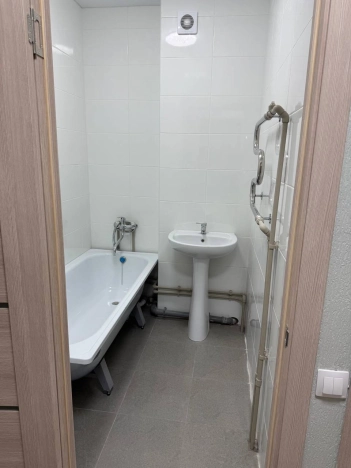 Купить четырехкомнатную квартиру в Белгородской области. Вариант № 43079, 9, площадь -  квм, цена 4900000 рублей