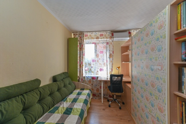 Купить трехкомнатную квартиру в Ростовской области. Вариант № 3414508, 9, площадь -  квм, цена 12950000 рублей