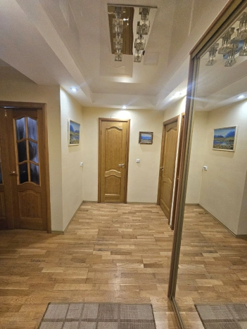 Купить квартиру на улице Комарова в Улан-Удэ. Вариант № 9731311, 7, площадь -  квм, цена 16000000 рублей