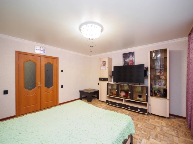 Купить двухкомнатную квартиру в Омске. Вариант № 9015730, 10, площадь -  квм, цена 7100000 рублей