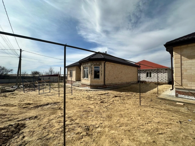 Купить дом в районе Западный в Элисте. Вариант № 61339, 0, площадь -  квм, цена 9000000 рублей