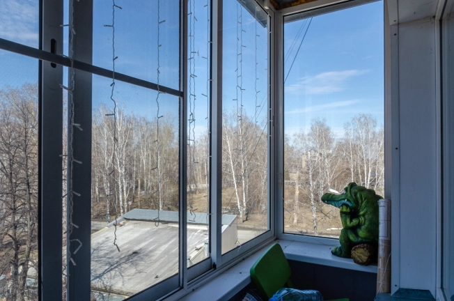 Купить трехкомнатную квартиру в районе Калининский в Новосибирске. Вариант № 30423, 32, площадь -  квм, цена 3615000 рублей