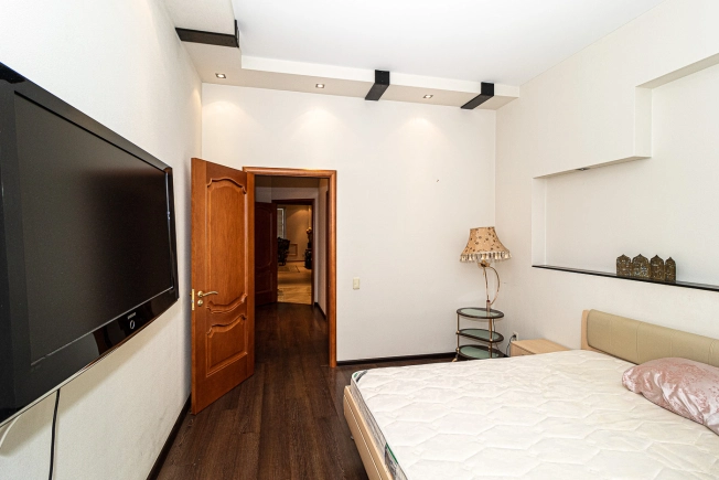 Купить квартиру на улице Октябрьский проспект в Владимире. Вариант № 1222, 18, площадь -  квм, цена 25000000 рублей