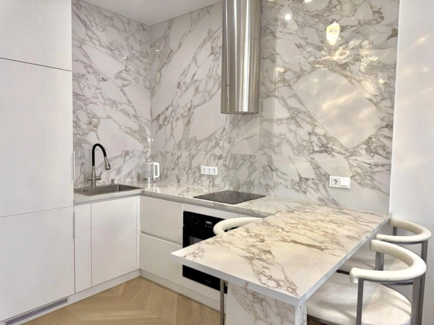 Купить квартиру в Москве. Вариант № 10434894, 8, площадь -  квм, цена 21000000 рублей