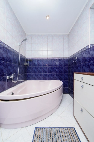 Купить четырехкомнатную квартиру в Калининграде. Вариант № 4922, 32, площадь -  квм, цена 16990000 рублей