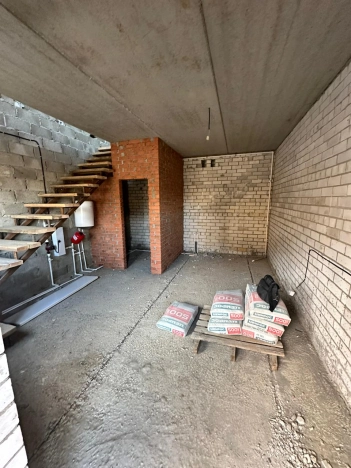 Купить трехкомнатную квартиру в Микрорайоне 8-й, Элиста в Элисте. Вариант № 420345, 3, площадь -  квм, цена 3100000 рублей