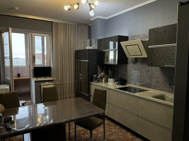 Купить четырехкомнатную квартиру в районе Сокол в Москве. Вариант № 34561, 13, площадь -  квм, цена 24000000 рублей