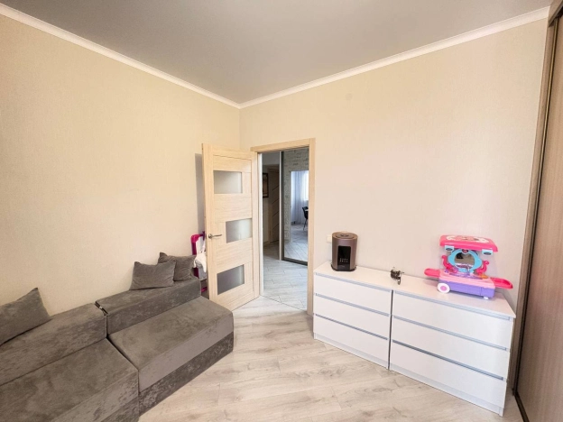 Купить квартиру в Тобольске. Вариант № 9489899, 3, площадь -  квм, цена 6000000 рублей