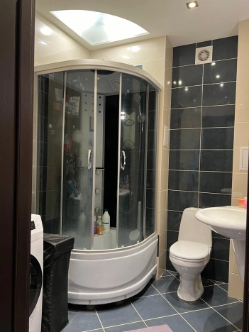 Купить трехкомнатную квартиру в Сыктывкаре. Вариант № 11228, 9, площадь -  квм, цена 13400000 рублей