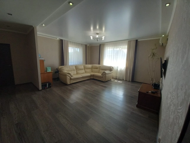 Купить дом на улице Парковая в Элисте. Вариант № 10669, 1, площадь -  квм, цена 11590000 рублей