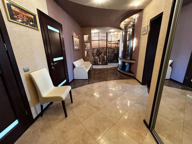 Купить четырехкомнатную квартиру в Калининграде. Вариант № 2436, 37, площадь -  квм, цена 25800000 рублей